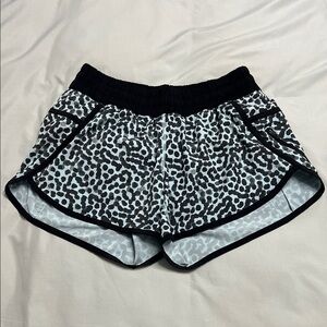 Lululemon Tracker Low-Rise Lined Short 4”